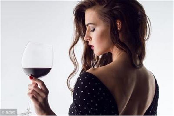 经期可以喝白酒吗?经期喝白酒的危害