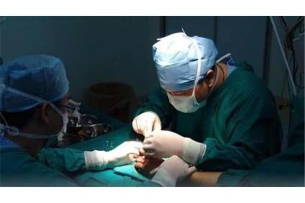 急性肠胃炎可以输液治疗吗,糜烂性肠胃炎可以输液治疗吗